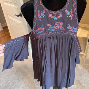 NWT Sugar Lips Embroidered Top Size L